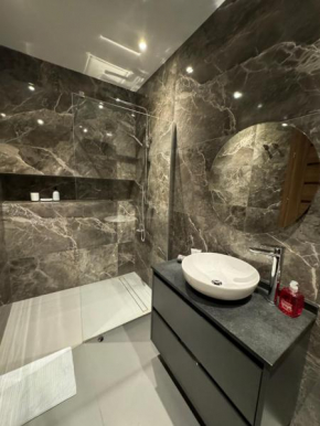 Spacious Modern Gzira Getaway